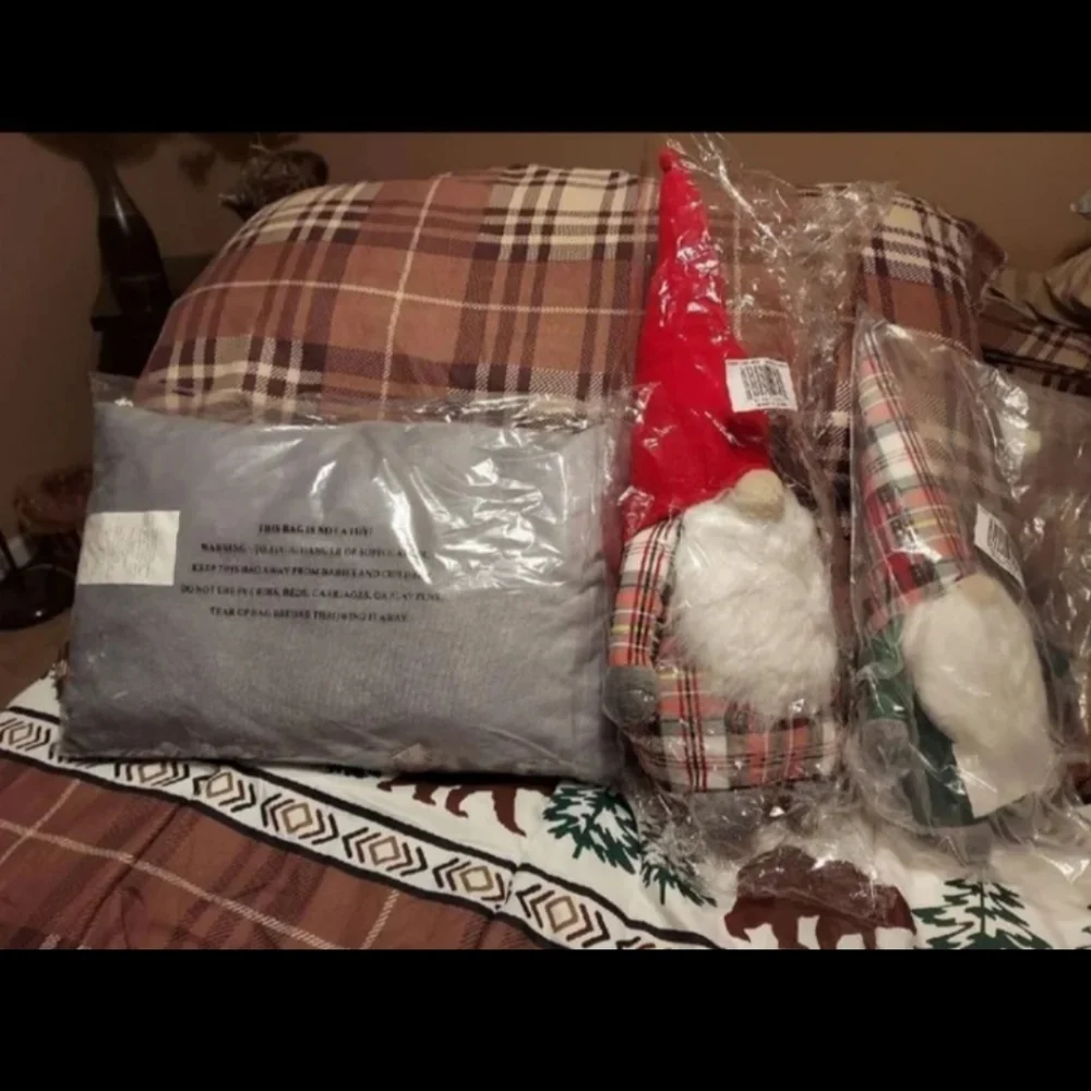Holiday Gnomes Accent Pillow & Plush Pillows Set of 3 BNWT RETIRED SET!